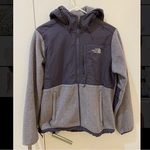 The North Face Denali Jacket w/ hood (Medium)